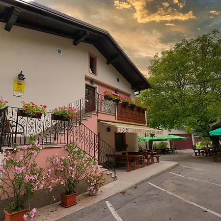 Domacija Bubec Séjour à la ferme Ilirska Bistrica