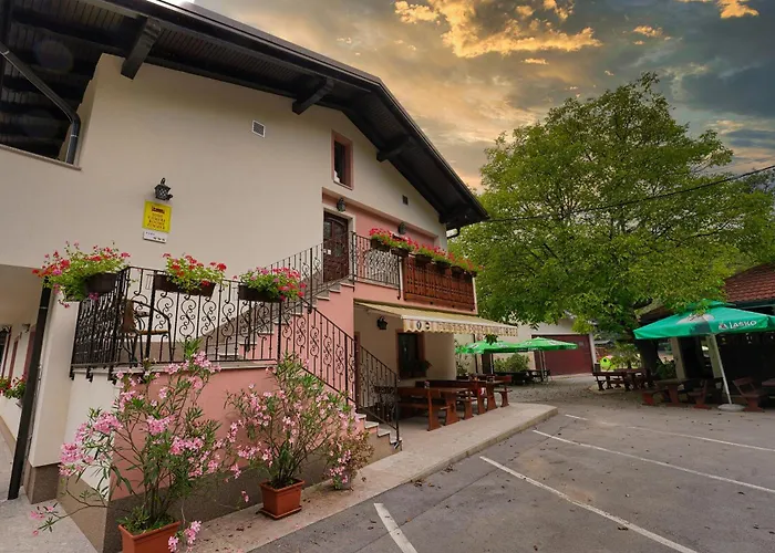 Domacija Bubec Smještaj na farmi Ilirska Bistrica